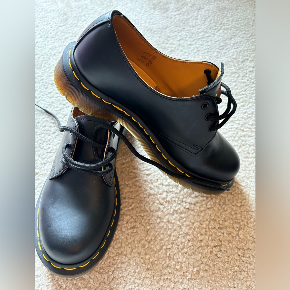Dr. Marten’s 1461 WOMEN'S SMOOTH LEATHER OXFORD SHOES